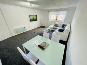 Modern 2 bedroom Apartment Near City Centre